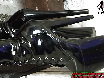 Skinny femdom milf in latex mask get fucked from slave